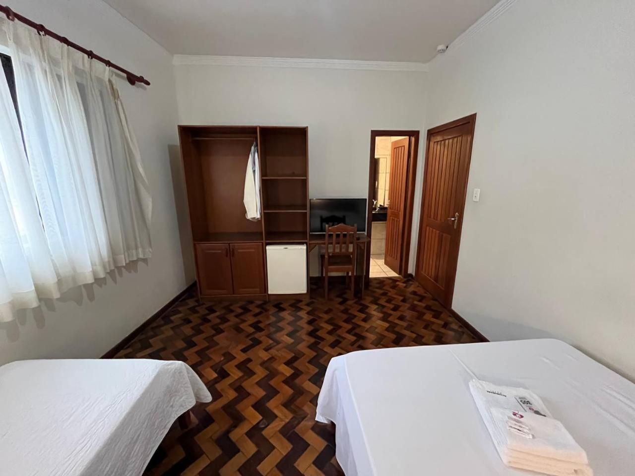 Acomodare Hotel- Sob Nova Direcao Tubarao Exterior photo
